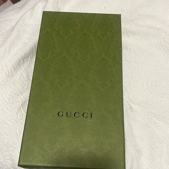 Gucci thong sandals size 37 - Picture 3 of 4